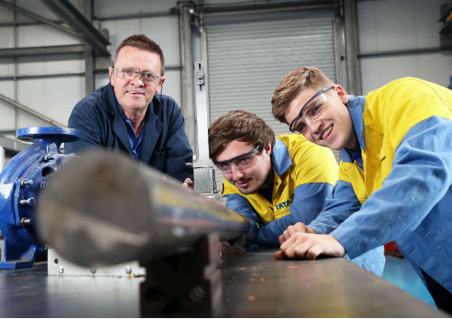 Macro-gyflogwr y Flwyddyn 