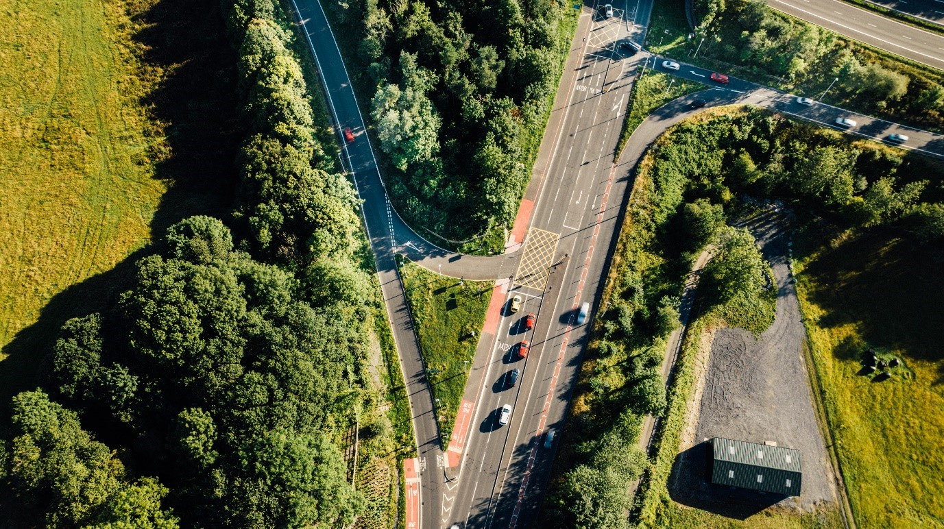 Darlun 1: Golygfa o'r awyr o'r cynllun sydd wedi'i gwblhau, i'r de o'r M4.