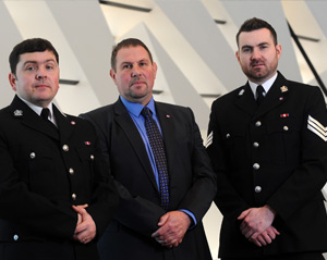 PC James Salmon (wedi ymddeol), PC Matt Thomas a DC Mark Jones