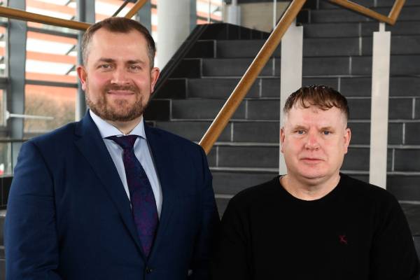 Gary Griffiths a Jon Stone