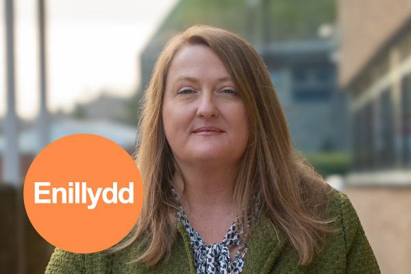 Yr Athro Joanne Davies