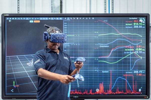 AMRC Cymru i basio sgiliau digidol ymlaen at weithgynhyrchwyr Cymru