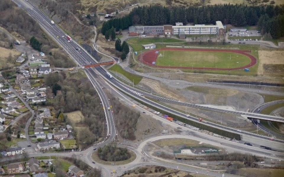 Ffyrdd ymuno ac ymadael Bryn-mawr